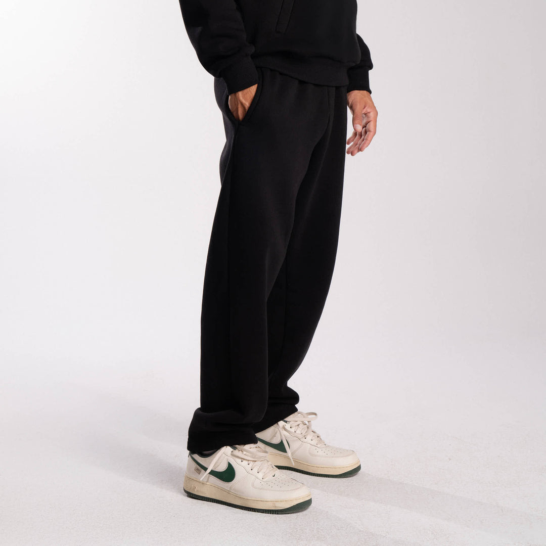 COZY STRAIGHT LEG SWEATS - BLACK かつき君着用 COZY STRAIGHT LEG SWEATS - BLACK